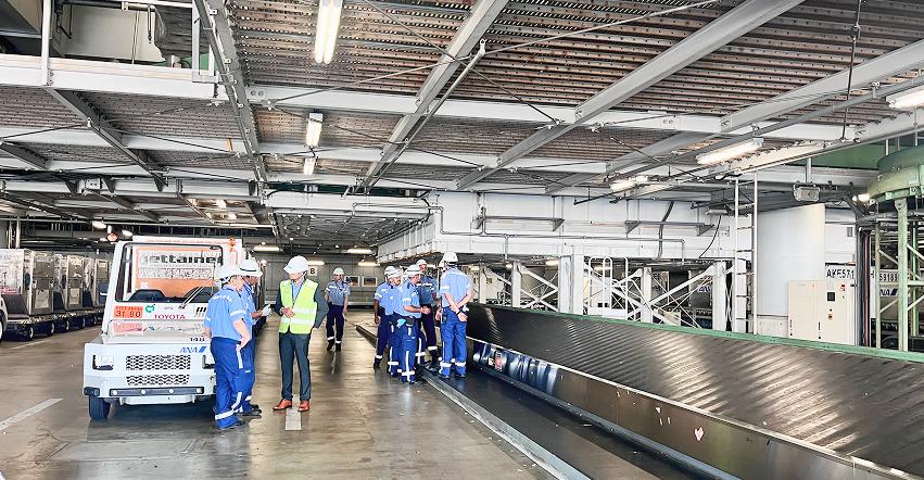 Airport baggage belt operations